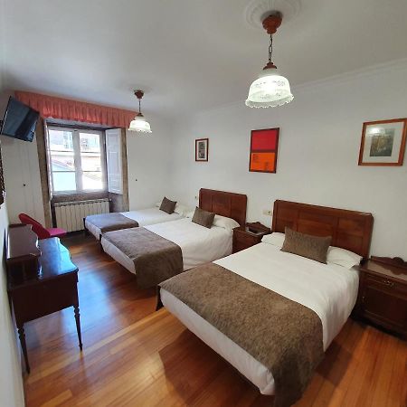Hostal Giadas Santiago de Compostela Exterior photo